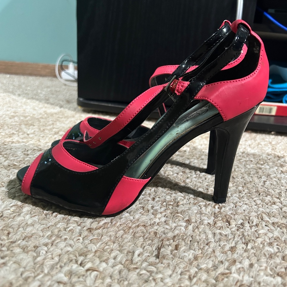 City Streets Black and Pink Heels